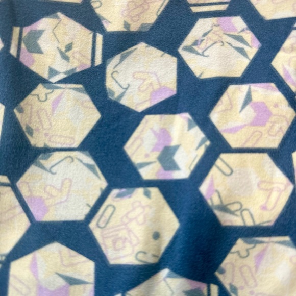 LulaRoe leggings OS - LuLa is known for their butter soft leggings!! - Picture 2 of 3